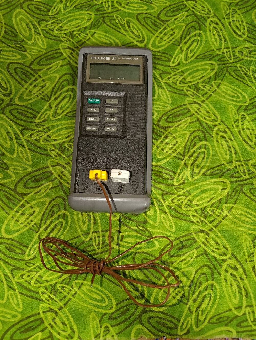 Fluke 52 K/J Thermometer w/ Omega K-Type Probe